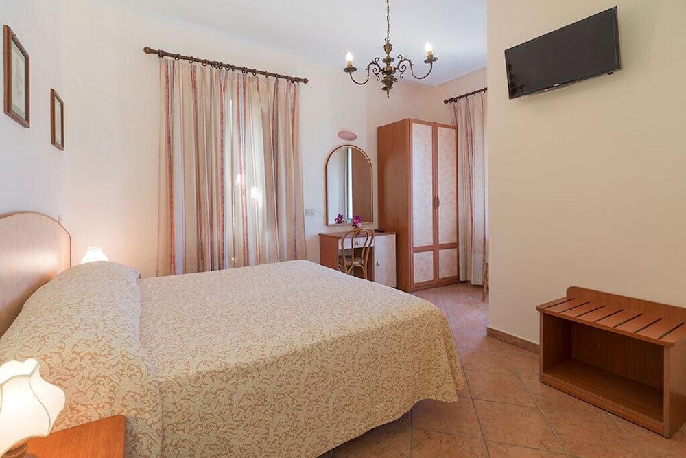 Hotel Pensione Monti كازاميتْشيولا تيرمي المظهر الخارجي الصورة