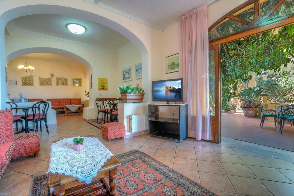 Hotel Pensione Monti كازاميتْشيولا تيرمي المظهر الخارجي الصورة